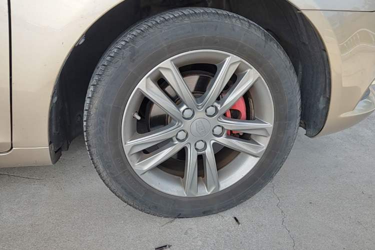 Used Geely Auto Emgrand 2017 Sedan Million Edition 1.3T CVT Upward Version Right Front Wheel Hub