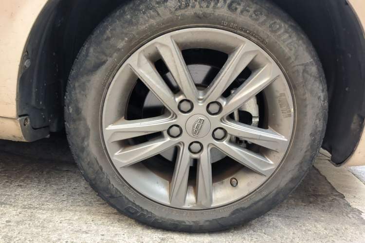 Used Geely Auto Emgrand 2017 Sedan Million Edition 1.5L CVT Upward Version Right Front Wheel Hub