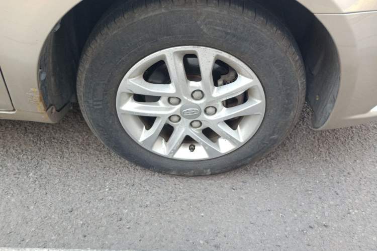 Used Geely Auto Emgrand 2017 Sedan Million Edition 1.5L CVT Luxury Model Right Front Wheel Hub