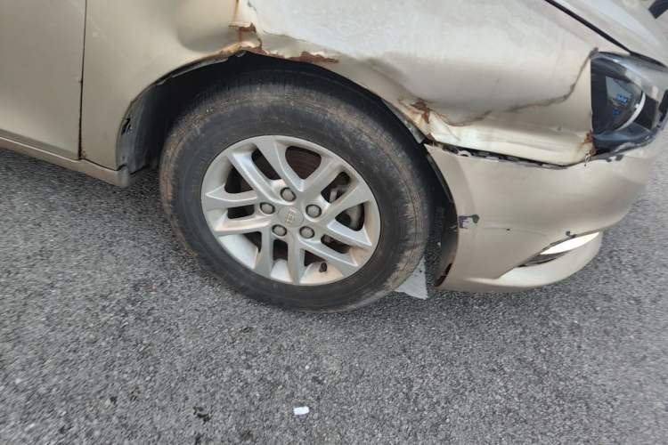 Used Geely Auto Emgrand 2017 Sedan Million Edition 1.5L CVT Luxury Model Right Front Wheel Hub