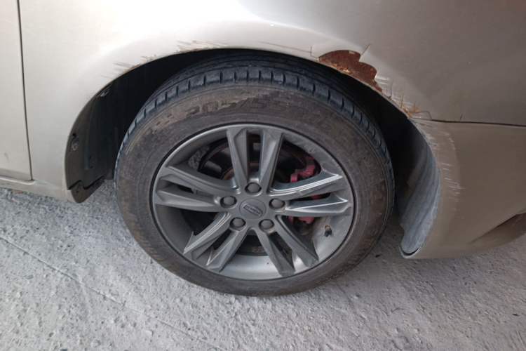 Used Geely Auto Emgrand 2017 Sedan Million Edition 1.3T CVT Upward Version Right Front Wheel Hub