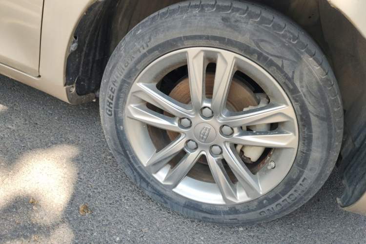 Used Geely Auto Emgrand 2017 Sedan Million Edition 1.5L CVT Upward Version Right Front Wheel Hub