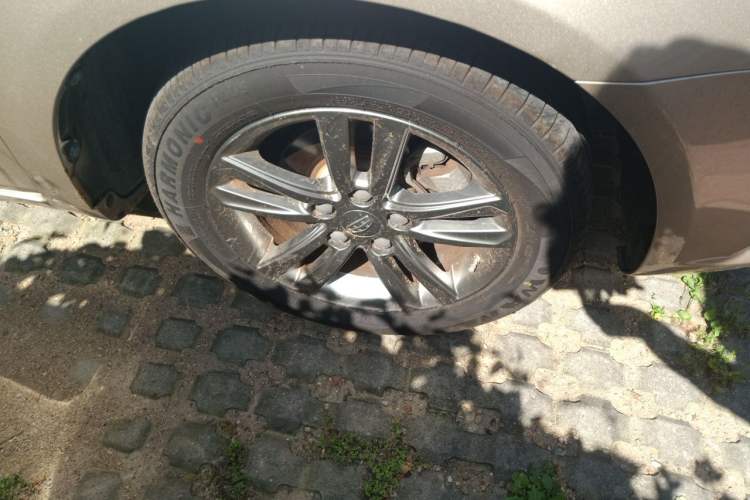 Used Geely Auto Emgrand 2017 Sedan Million Edition 1.5L Manual - Upward Version Right Front Wheel Hub