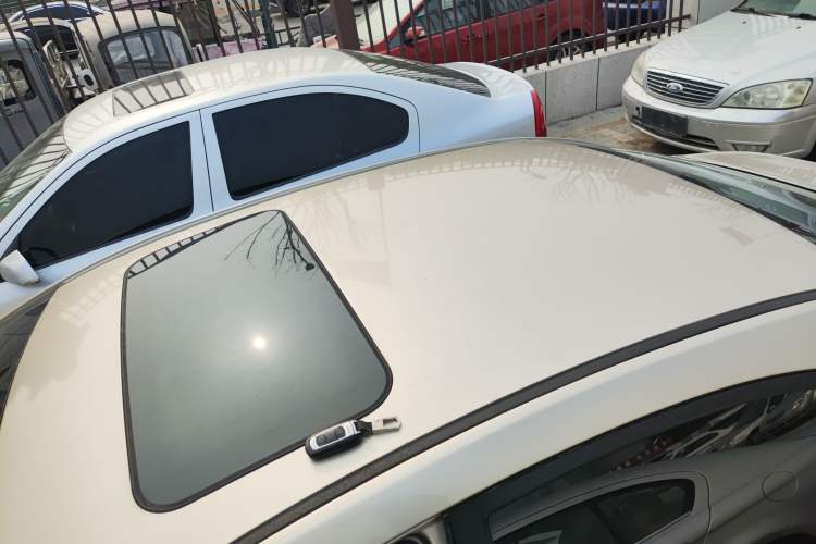 Used Geely Auto Emgrand 2017 Sedan Million Edition 1.5L Manual - Upward Version Roof