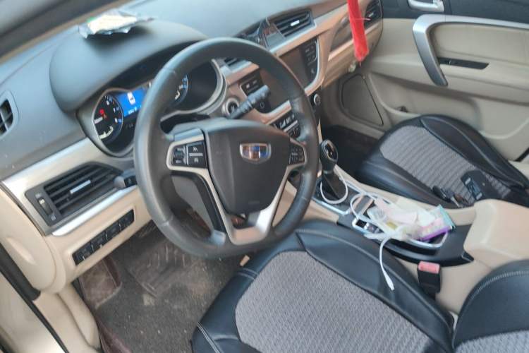 Used Geely Auto Emgrand 2017 Sedan Million Edition 1.5L CVT Luxury Model Steering Wheel