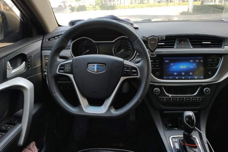 Used Geely Auto Emgrand 2017 Sedan Million Edition 1.5L CVT Upward Version Steering Wheel