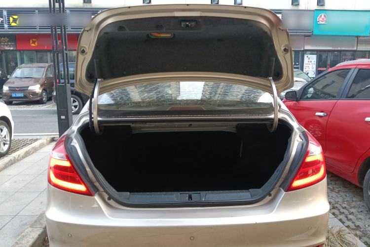 Used Geely Auto Emgrand 2017 Sedan Million Edition 1.5L Manual Luxury Model Trunk