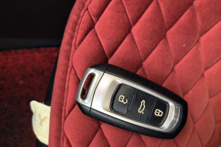 Used Geely Auto Emgrand 2017 Sedan Million Edition 1.5L CVT Upward Version Vehicle Key