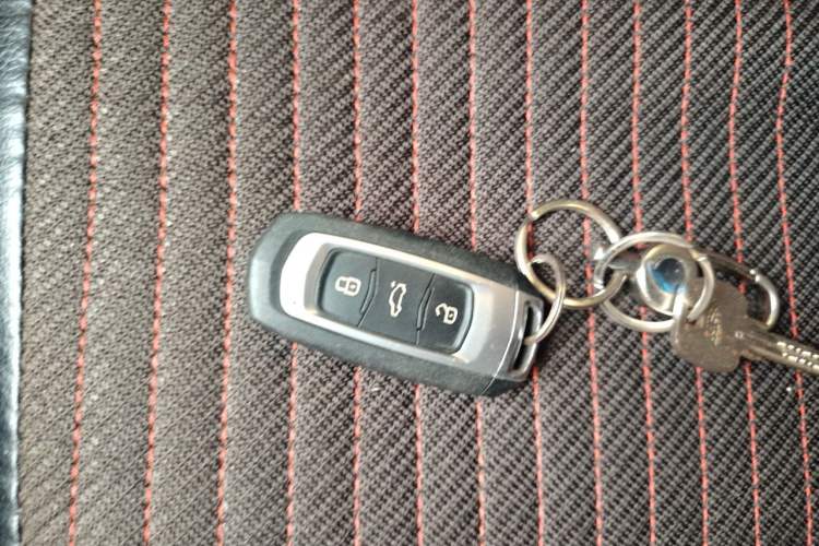 Used Geely Auto Emgrand 2017 Sedan Million Edition 1.5L Manual Upward Connect Version Vehicle Key