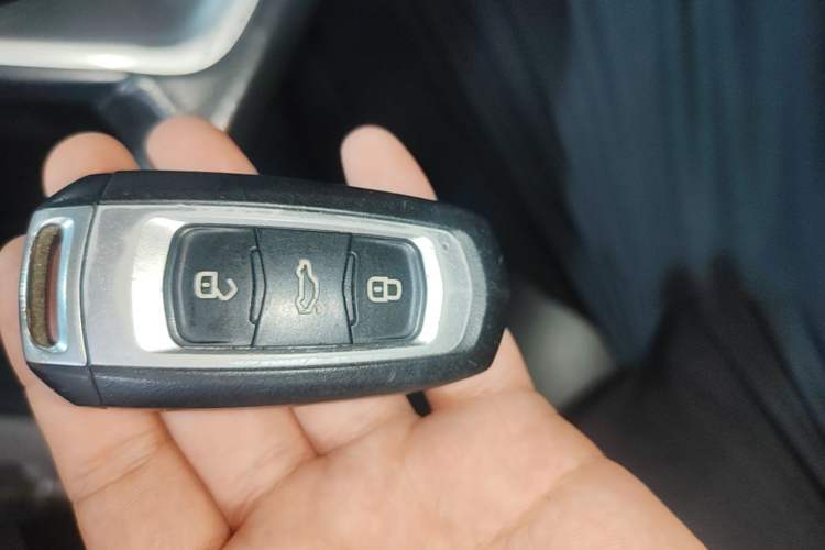 Used Geely Auto Emgrand 2017 Sedan Million Edition 1.3T CVT Upward Version Vehicle Key