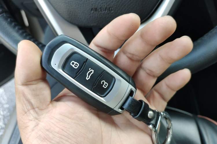 Used Geely Auto Emgrand 2017 Sedan Million Edition 1.5L CVT Upward Version Vehicle Key