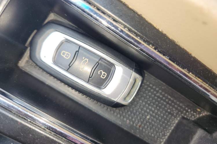 Used Geely Auto Emgrand 2017 Sedan Million Edition 1.5L Manual Luxury Model Vehicle Key