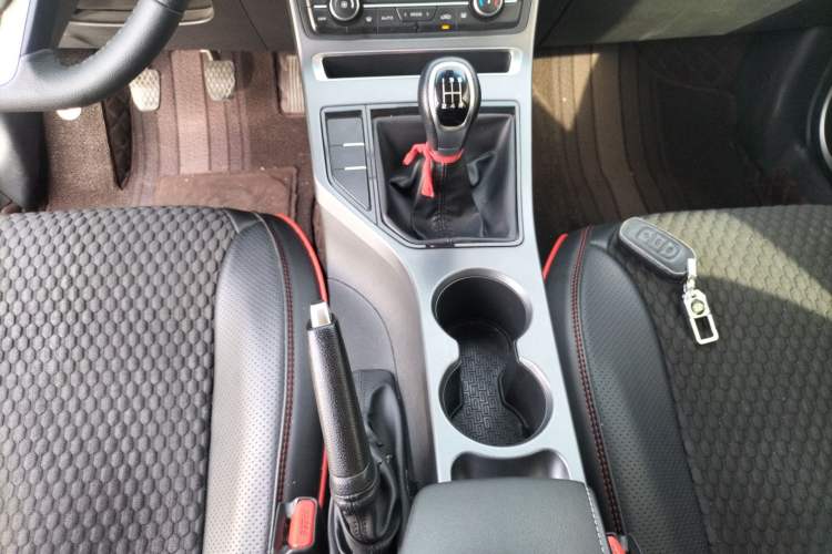 Used Geely Auto Emgrand 2018 1.5L Manual Upward Connect Edition Gear Lever