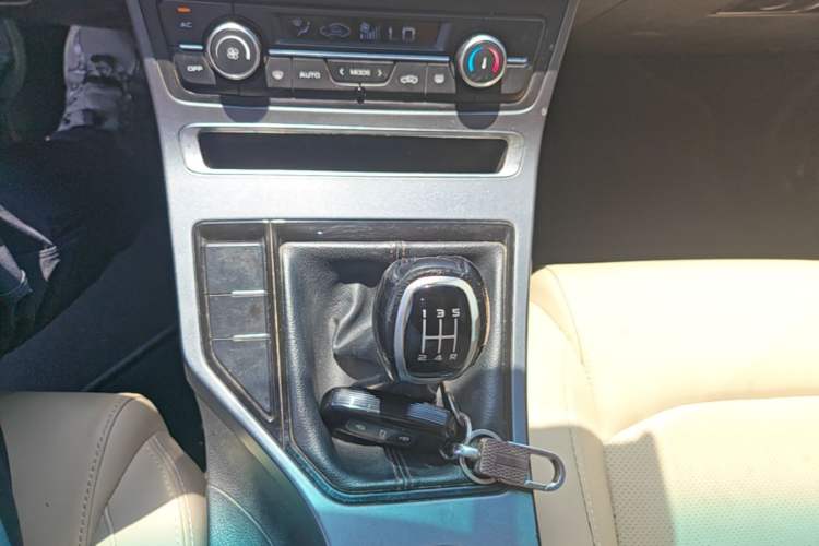 Used Geely Auto Emgrand 2018 1.5L Manual Luxury Model Gear Lever
