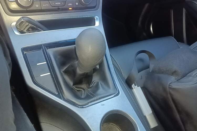 Used Geely Auto Emgrand 2018 1.5L Manual Upward Connect Edition Gear Lever