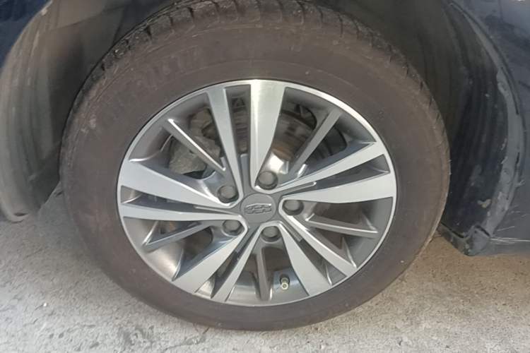 Used Geely Auto Emgrand 2018 1.5L Manual Upward Connect Edition Left Front Wheel Hub