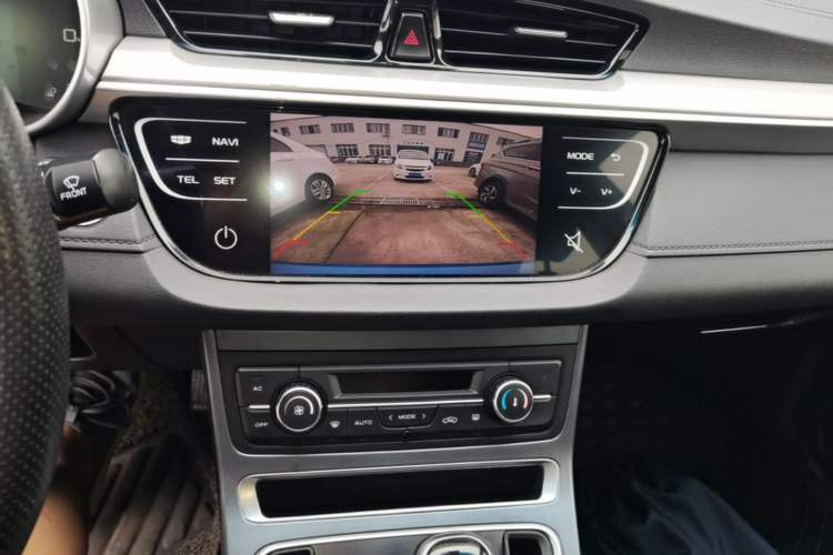 Used Geely Auto Emgrand 2018 1.5L CVT Upward Connect Edition Audio And AC Panel