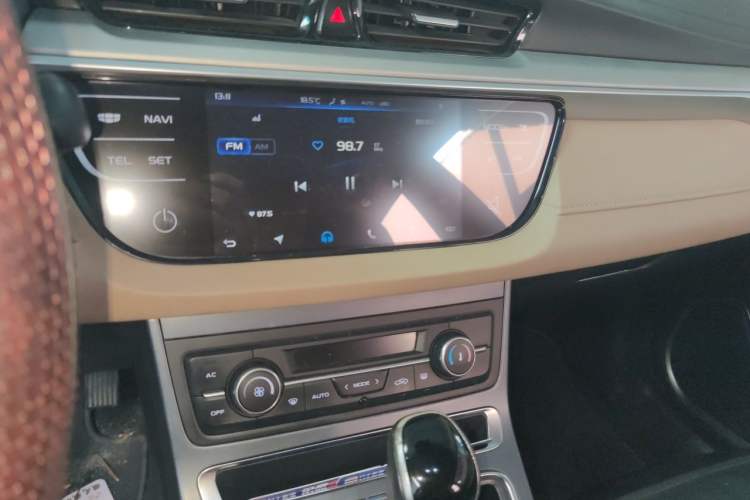 Used Geely Auto Emgrand 2018 1.5L CVT Luxury Model Audio And AC Panel