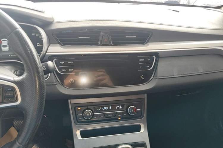 Used Geely Auto Emgrand 2018 1.5L Manual Upward Connect Edition Audio And AC Panel