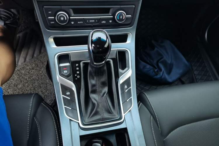 Used Geely Auto Emgrand 2018 1.5L CVT Upward Connect Edition Gear Lever