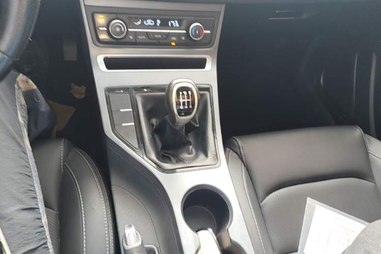 Used Geely Auto Emgrand 2018 1.5L Manual Upward Connect Edition Gear Lever