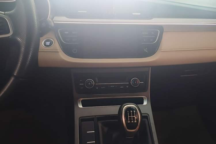 Used Geely Auto Emgrand 2018 1.5L Manual Luxury Model Audio And AC Panel