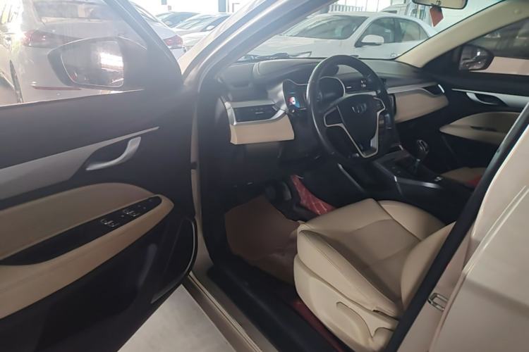 Used Geely Auto Emgrand 2018 1.5L Manual Luxury Model Driver Seat