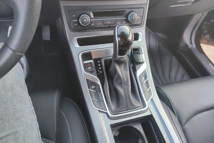 Used Geely Auto Emgrand 2018 1.5L CVT Upward Connect Edition Gear Lever