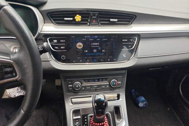 Used Geely Auto Emgrand 2018 1.5L CVT Upward Connect Edition Audio And AC Panel