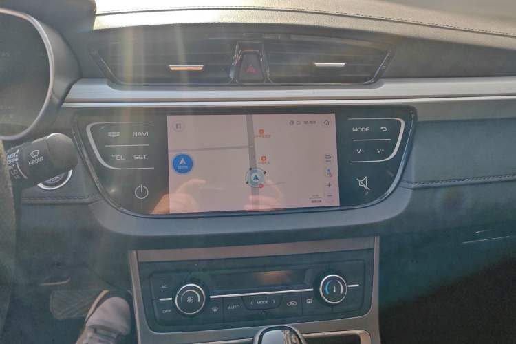 Used Geely Auto Emgrand 2018 1.5L CVT Upward Connect Edition Audio And AC Panel