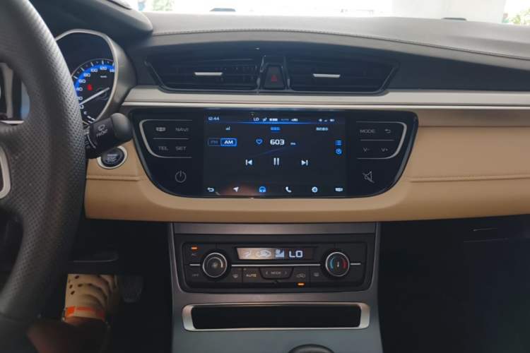 Used Geely Auto Emgrand 2018 1.5L Manual Luxury Model Audio And AC Panel