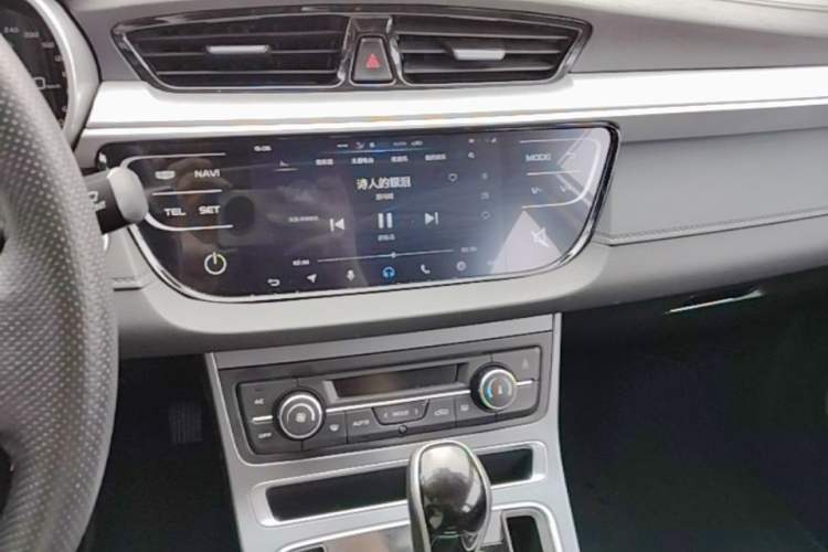 Used Geely Auto Emgrand 2018 1.5L CVT Upward Connect Edition Audio And AC Panel