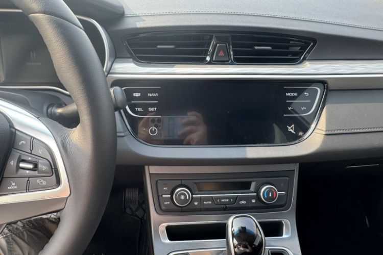 Used Geely Auto Emgrand 2018 1.5L CVT Upward Connect Edition Audio And AC Panel