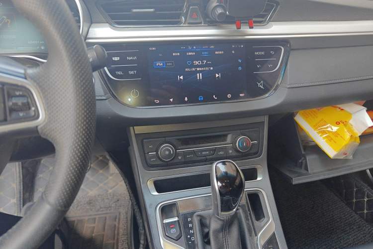 Used Geely Auto Emgrand 2018 1.5L CVT Upward Connect Edition Audio And AC Panel