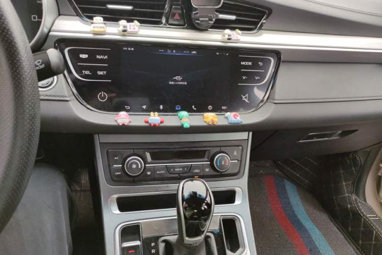 Used Geely Auto Emgrand 2018 1.5L CVT Upward Connect Edition Audio And AC Panel