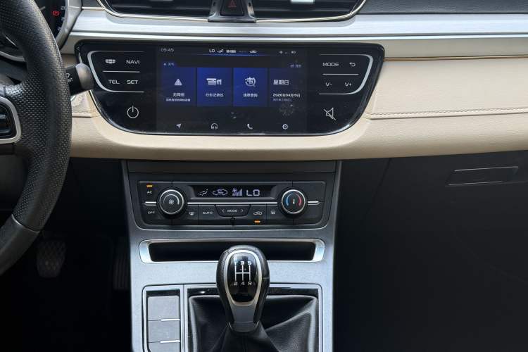 Used Geely Auto Emgrand 2018 1.5L Manual Luxury Model Audio And AC Panel