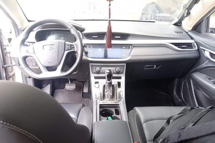 Used Geely Auto Emgrand 2018 1.5L CVT Upward Connect Edition Center Console