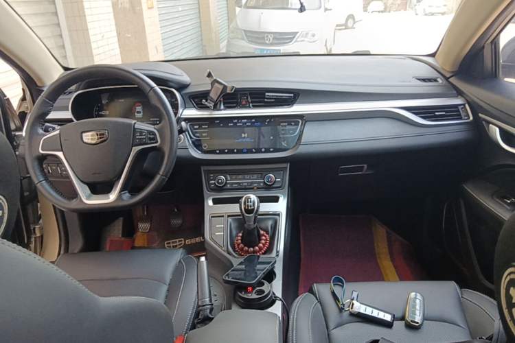 Used Geely Auto Emgrand 2018 1.5L Manual Upward Connect Edition Center Console