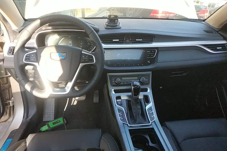Used Geely Auto Emgrand 2018 1.5L CVT Upward Connect Edition Center Console