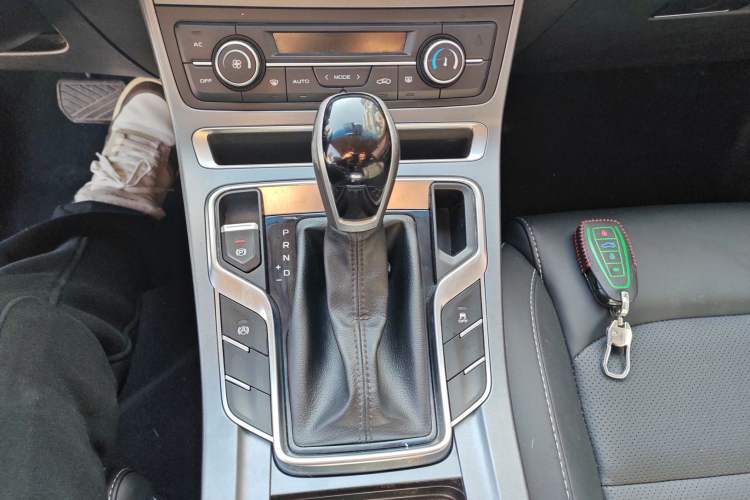 Used Geely Auto Emgrand 2018 1.5L CVT Upward Connect Edition Gear Lever