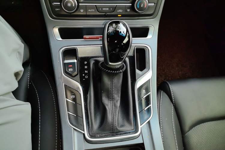 Used Geely Auto Emgrand 2018 1.5L CVT Upward Connect Edition Gear Lever