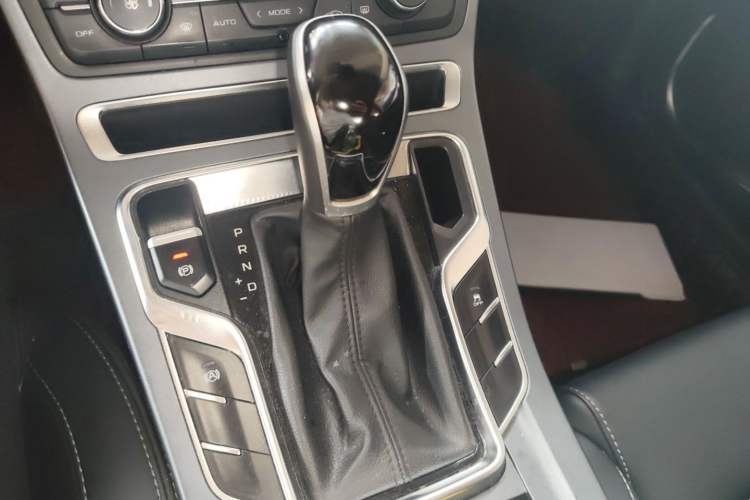 Used Geely Auto Emgrand 2018 1.5L CVT Upward Connect Edition Gear Lever