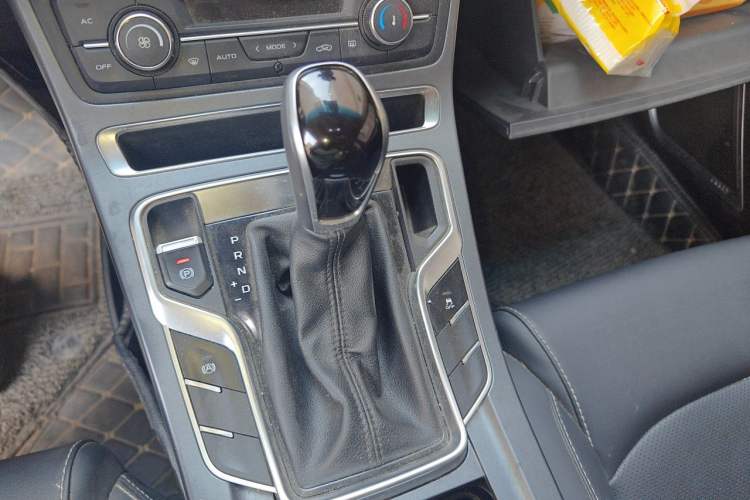 Used Geely Auto Emgrand 2018 1.5L CVT Upward Connect Edition Gear Lever