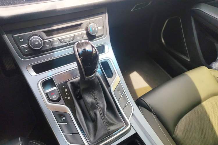 Used Geely Auto Emgrand 2018 1.5L CVT Upward Connect Edition Gear Lever
