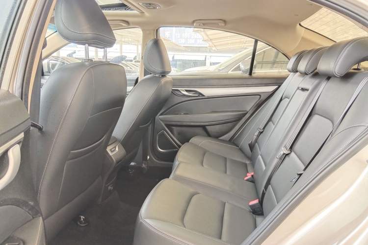 Used Geely Auto Emgrand 2018 1.5L CVT Upward Connect Edition Interior 3