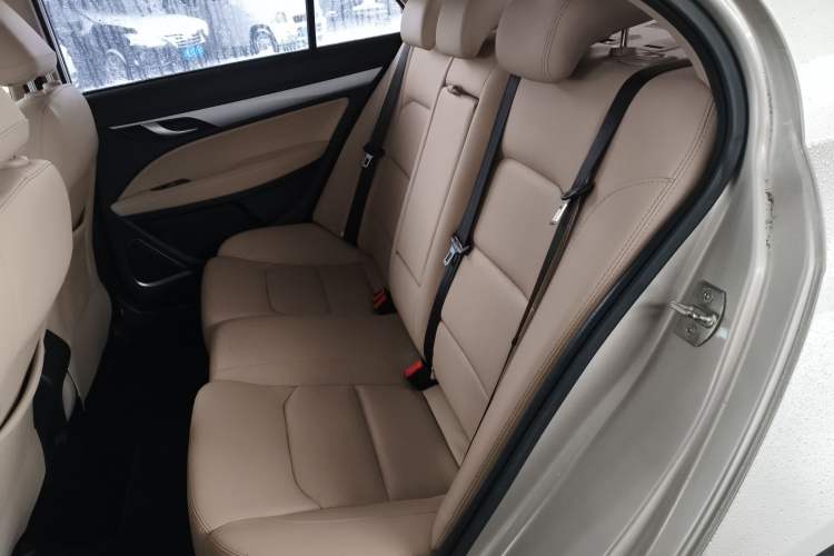 Used Geely Auto Emgrand 2018 1.5L Manual Luxury Model Interior 4