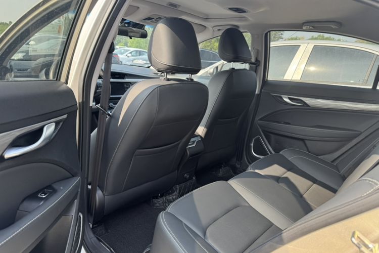 Used Geely Auto Emgrand 2018 1.5L CVT Upward Connect Edition Interior 5