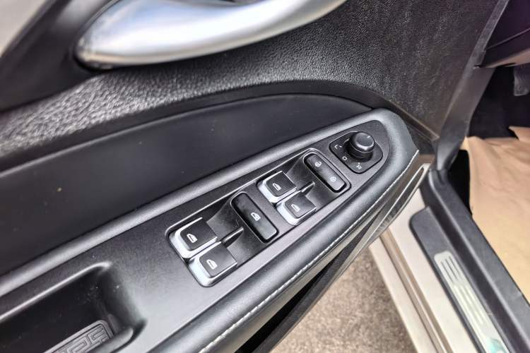 Used Geely Auto Emgrand 2018 1.5L Manual Upward Connect Edition Interior 6