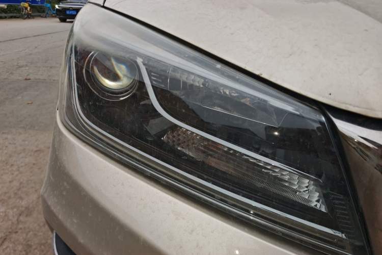 Used Geely Auto Emgrand 2018 1.5L CVT Upward Connect Edition Right Front Headlight