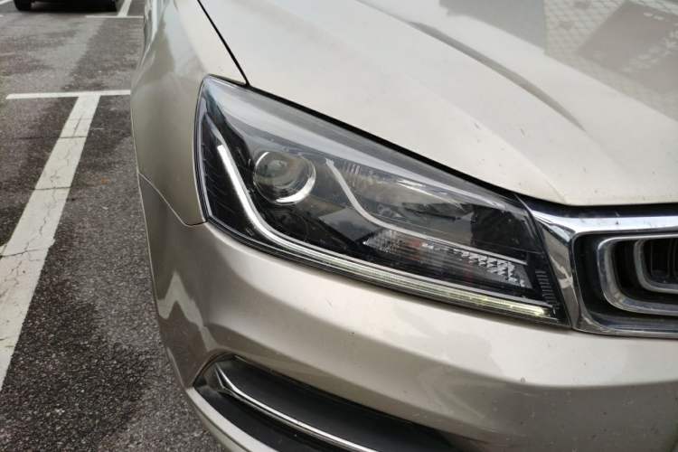 Used Geely Auto Emgrand 2018 1.5L CVT Upward Connect Edition Right Front Headlight